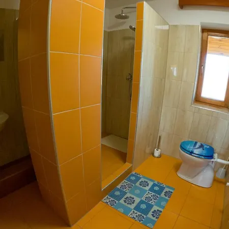 Aqua Thermal Apartmanhaz Ii. *